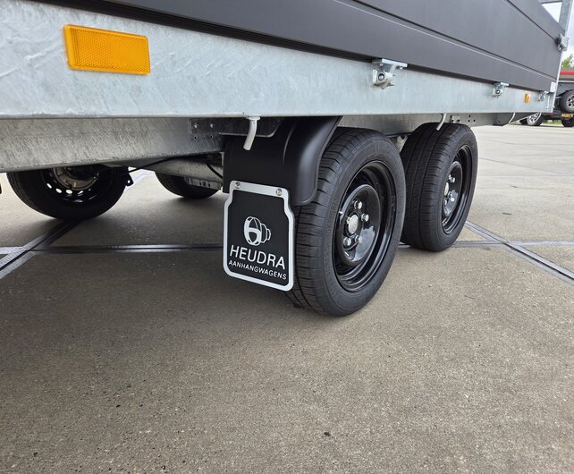 Saris plateauwagen 2700kg 356x184cm Black Edition