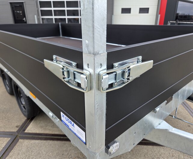 Saris plateauwagen 2700kg 356x184cm Black Edition