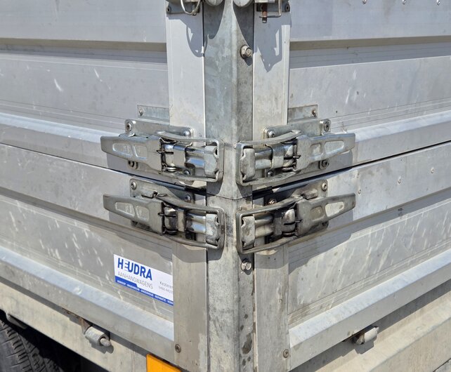 Gebruikte Saris elektrische kipper 2700kg 306x170cm met opzetborden
