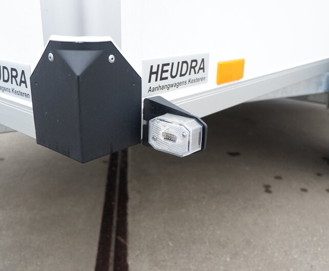 Humbaur gesloten aanhangwagen 750kg 251x132x120cm