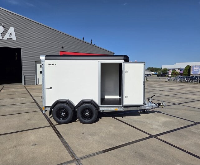 Henra gesloten aanhangwagen 2700kg 265x158x160cm Xpert met zijdeur