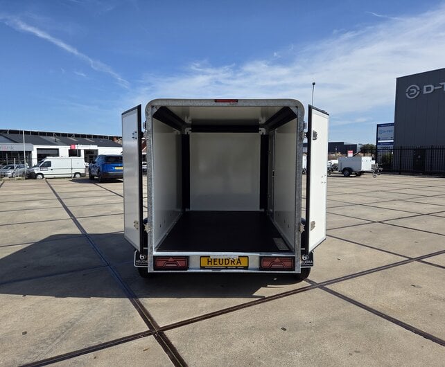 Henra gesloten aanhangwagen 2700kg 265x158x160cm Xpert met zijdeur