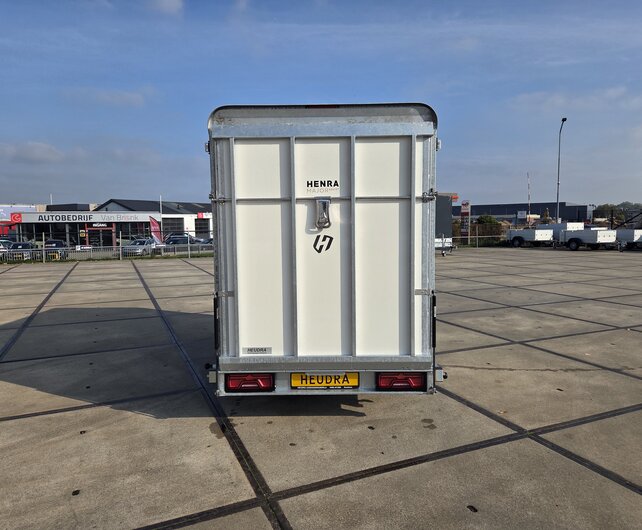 Henra gesloten aanhangwagen 1350kg 315x158x190cm Xpert met achterklep en zijdeur