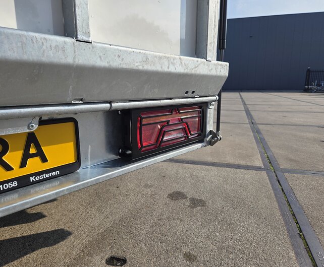 Henra gesloten aanhangwagen 1350kg 315x158x190cm Xpert met achterklep en zijdeur