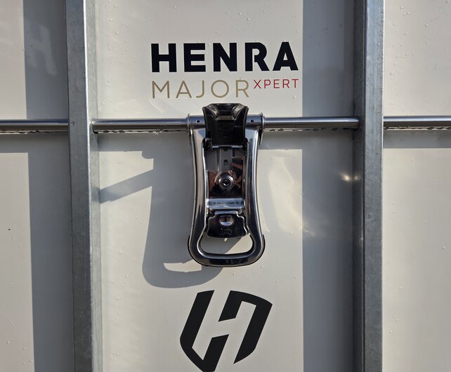 Henra gesloten aanhangwagen 1350kg 315x158x190cm Xpert met achterklep en zijdeur