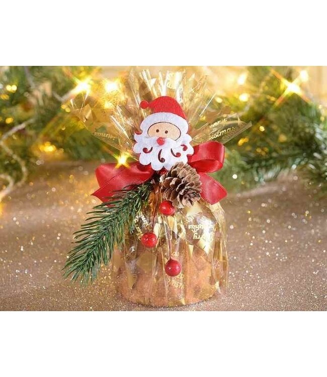 Boeket dennennaalden met Kerstman