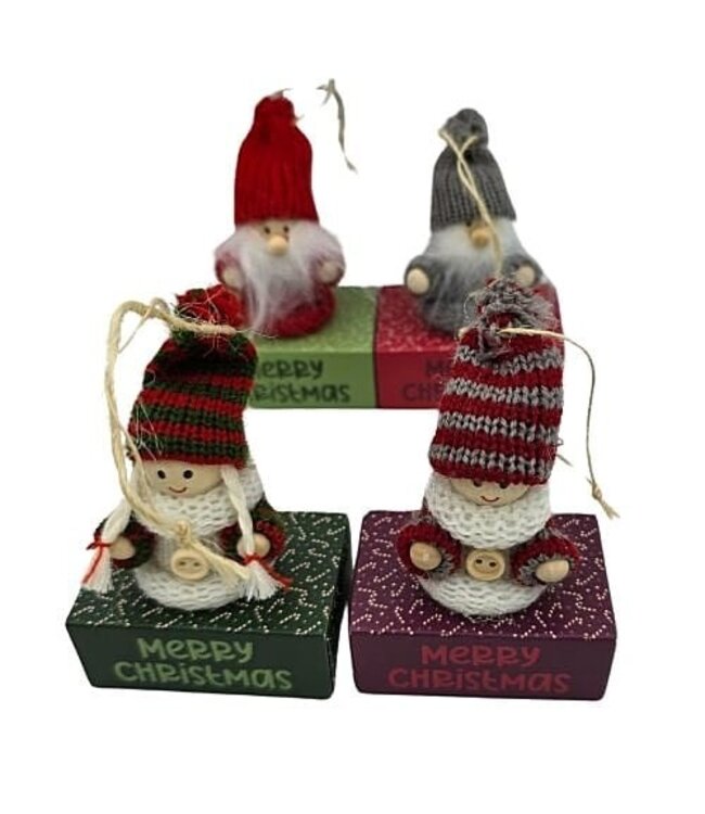 Kerstfiguur op cadeau doosje