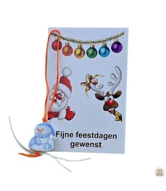 Kerstkaartje met sneeuwpop gelukshangertje