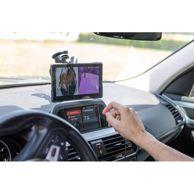 Horse Watch Travel View – Wireless Camera System with 7 Inch Touchscreen Monitor