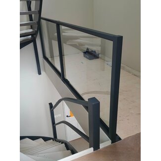 Trapleuning en glas balustrade op maat