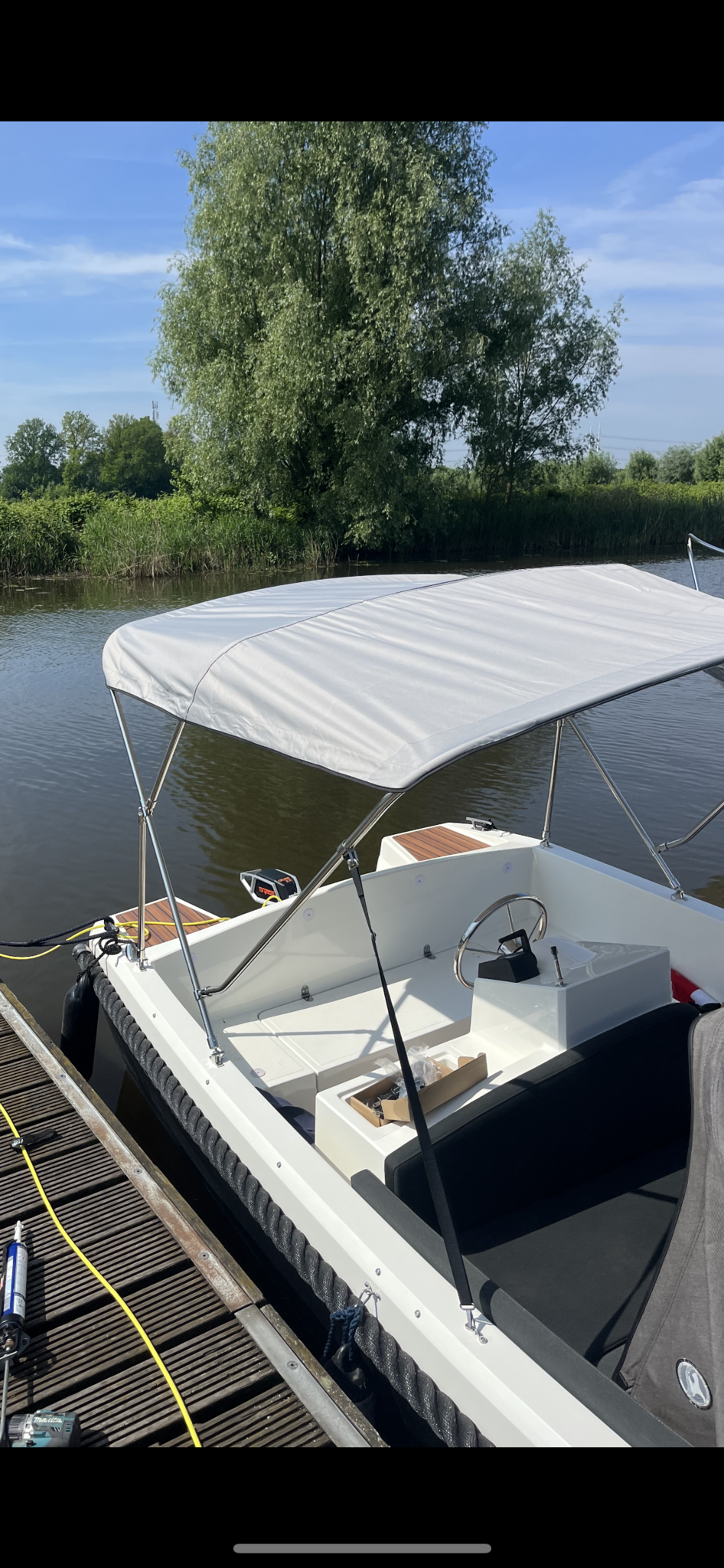 Het plaatsen van een RVS biminitop in Terborg