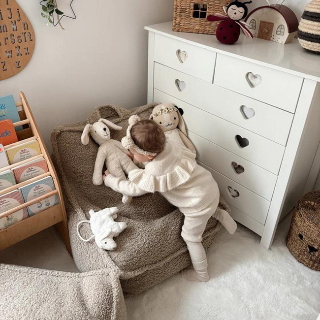 Vierkante zitzak Ottoman van zachte teddy stof – kleur Biscuit