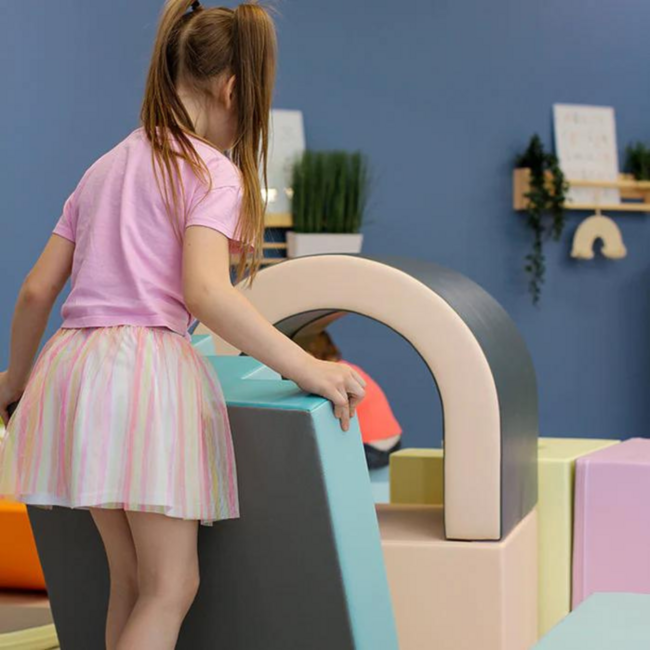 Pastelkleurige foam tunnelset voor fantasierijk en actief spelplezier