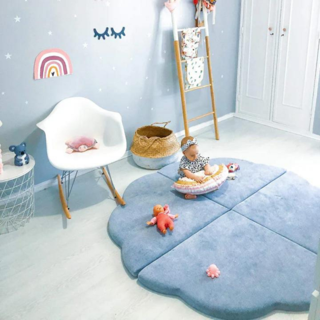 Donker blauwe speelmat in wolkvorm voor baby’s, peuters en kinderen