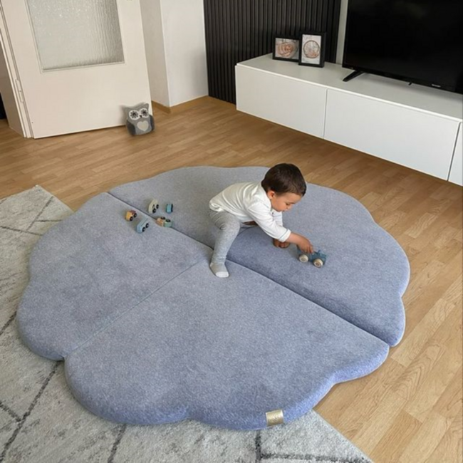 Donker blauwe speelmat in wolkvorm voor baby’s, peuters en kinderen
