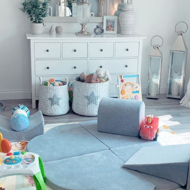 Donker blauwe speelmat in wolkvorm voor baby’s, peuters en kinderen