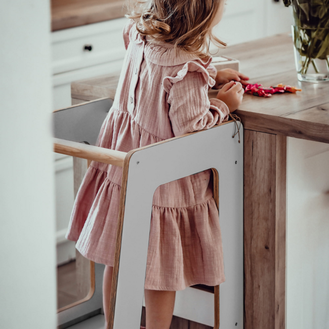 Scandi Lernturm – modern und sicher für kleine Kinder