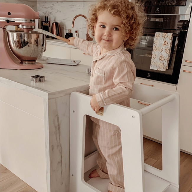 Wooden learning tower – safe and sturdy for young children