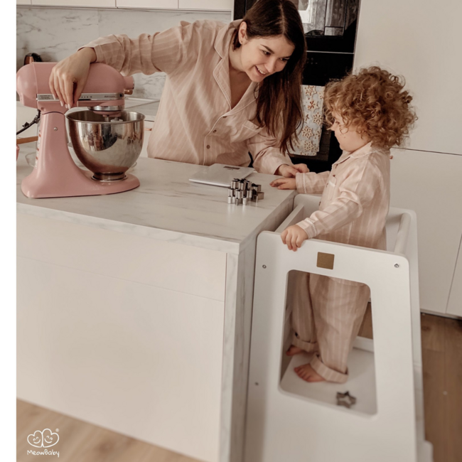 Wooden learning tower – safe and sturdy for young children