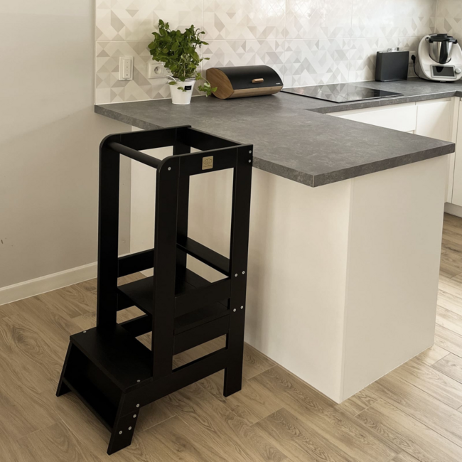 Wooden learning tower – safe and sturdy for young children