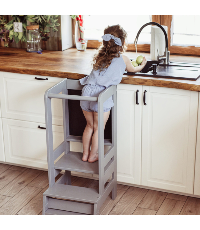 Leertoren met krijtbord – multifunctioneel en veilig voor kinderen