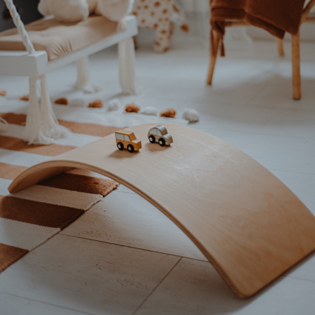 Wooden balance board in natural wood with felt – blue for play and motor skills