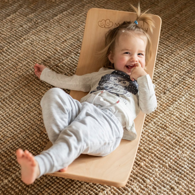 Wooden balance board in natural wood with felt – blue for play and motor skills