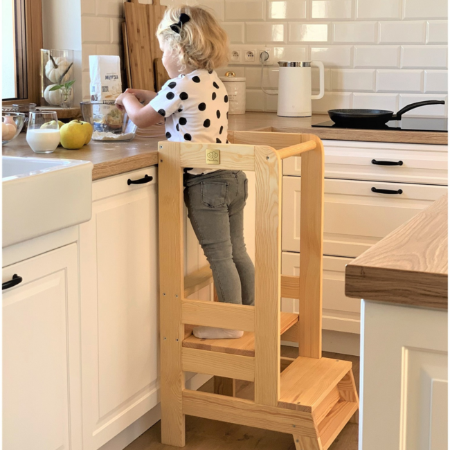 Wooden learning tower – safe and sturdy for young children