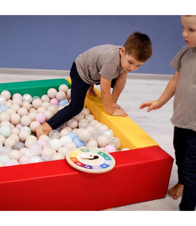 Soft play foam blokken ballenbak in primaire kleuren