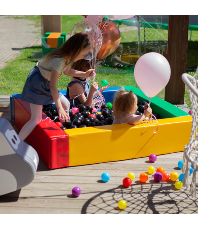 Soft play foam blokken ballenbak in primaire kleuren