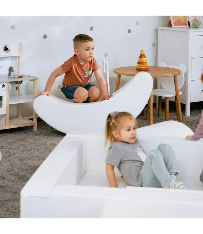 Witte soft play foam blokken ballenbak