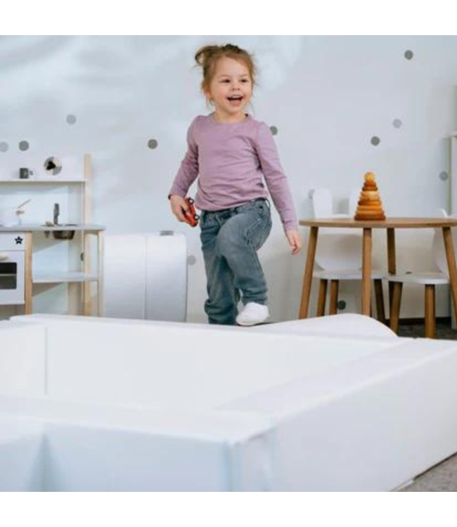 Witte soft play foam blokken ballenbak