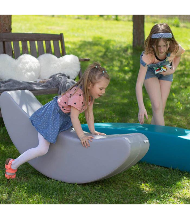 Grijze rocker voor balans, rust en speels plezier