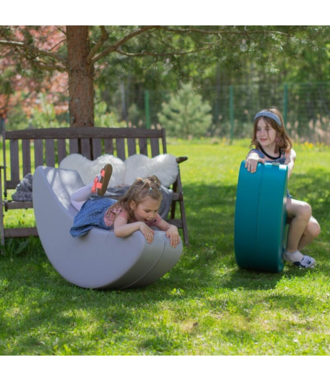 Grijze rocker voor balans, rust en speels plezier