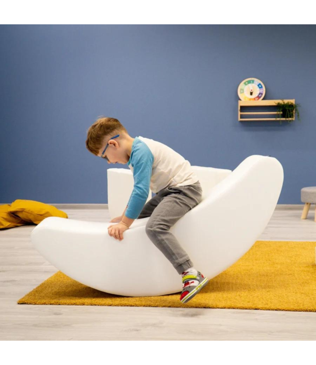 Witte kinderrocker in bananenvorm voor stijlvol speelplezier