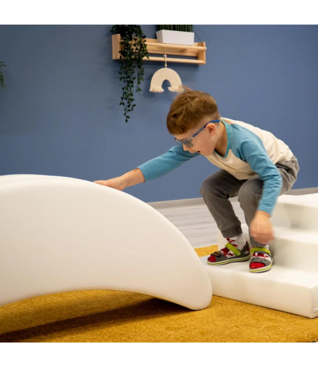 Witte kinderrocker in bananenvorm voor stijlvol speelplezier