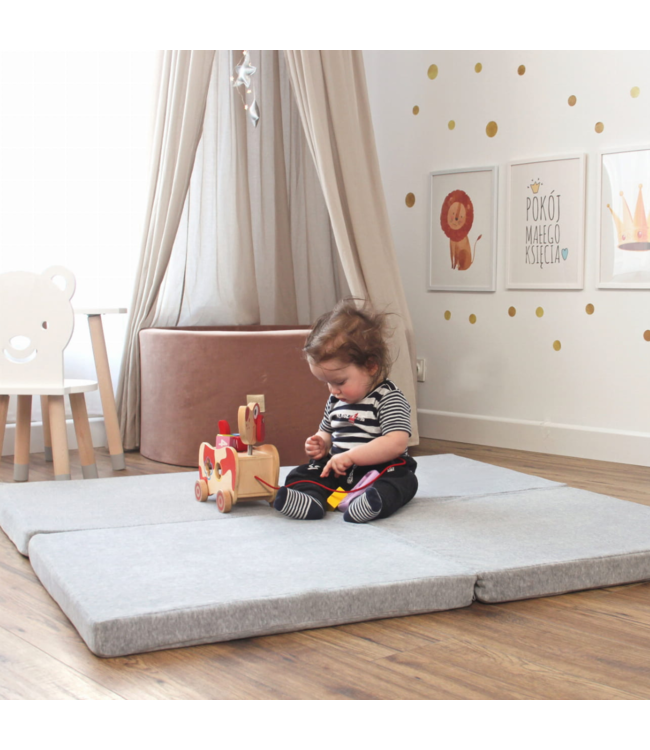 Grijze foam speelmat van verbonden elementen