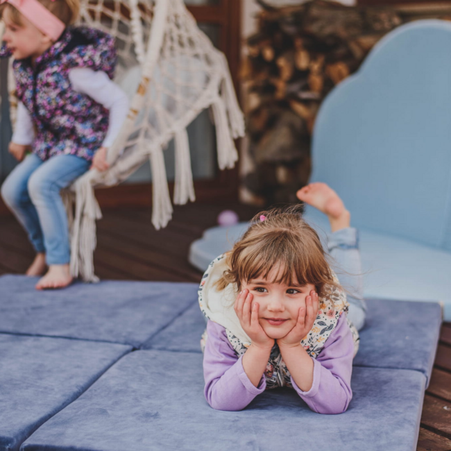 Blauwe foam speelmat van verbonden elementen, 120x120 cm