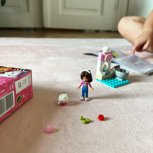 Rectangle play mat with Olive Garden print for safe and comfortable play