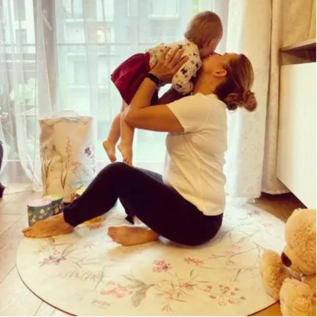 Round play mat with Flower Garden print for safe and comfortable play