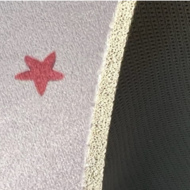 Tapis de jeu rond avec motif montgolfière en tons doux, durable et confortable