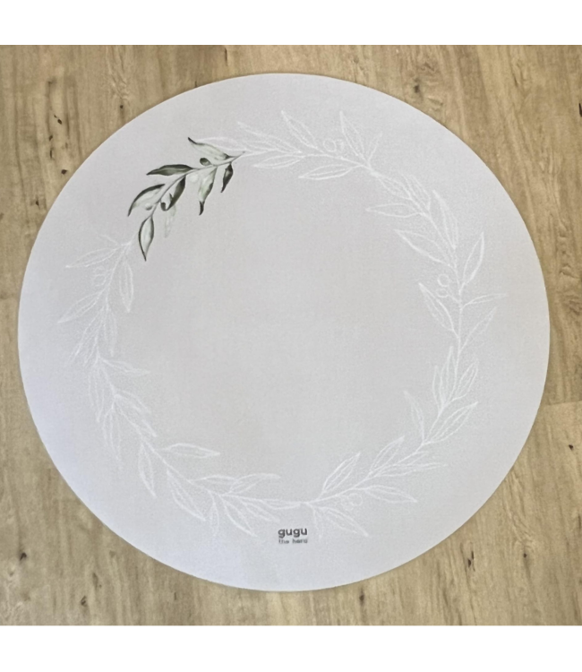 Rond speelkleed in beige met subtiele olijftakjes, duurzaam en comfortabel