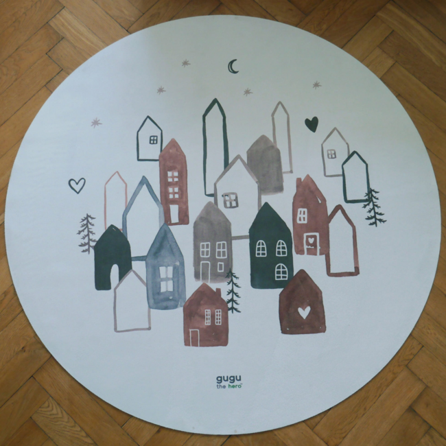 Runde Spielmatte mit Scandi-Town-Print für sicheres und komfortables Spielen