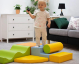 4 redenen waarom je je kindje met foam blokken moet laten spelen