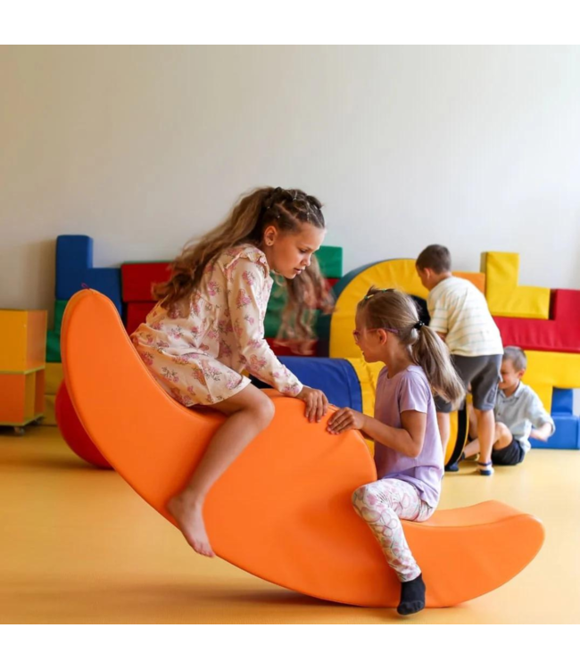 Oranje schommelwip voor 2 kinderen – actief spelen met vrolijke kleur