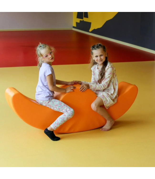 Oranje schommelwip voor 2 kinderen – actief spelen met vrolijke kleur