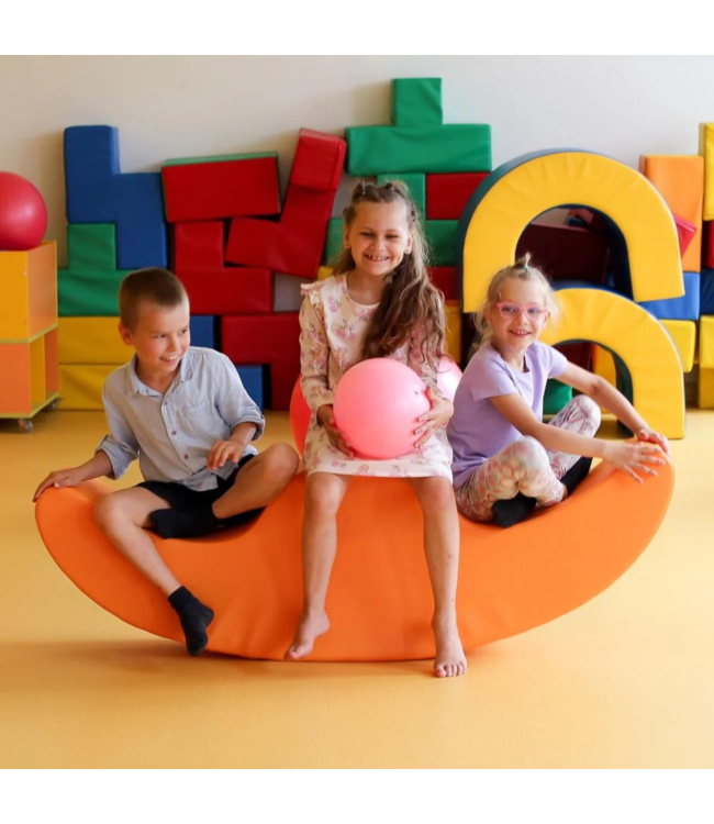 Witte schommelwip voor 2 kinderen – spelend leren in stijl