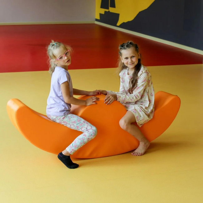 Beige schommelwip voor 2 kinderen – balans, plezier en creativiteit
