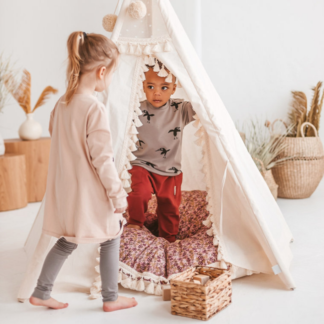 Boho-Tipi-Zelt mit Quasten in Ecru – gemütliches Spielzelt für Kinder