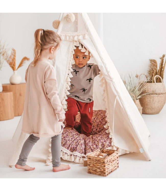 Boho tipi tent met kwastjes in ecru – gezellige speeltent voor kinderen